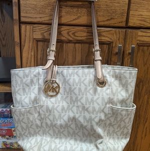 Micheal kors purse